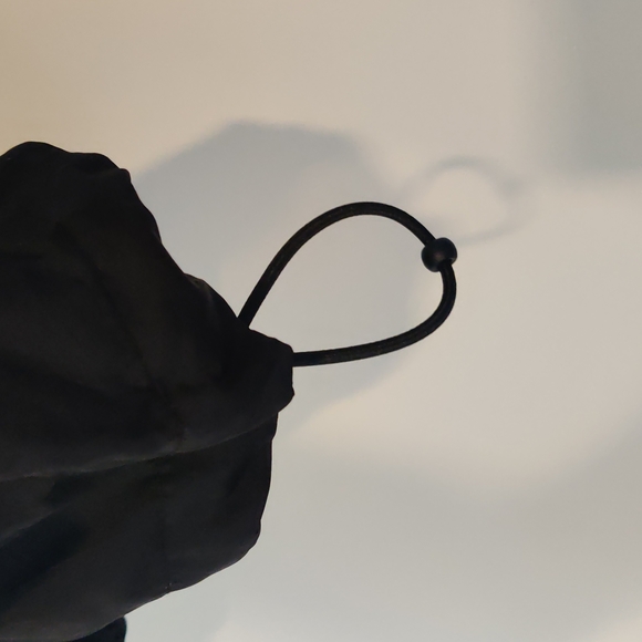 Nike lightweight, black packable running top with hood XL - Picture 4 of 11